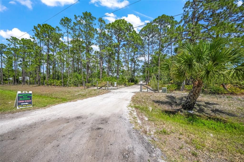 En Venta: $7,999,000 (13.83 acres)