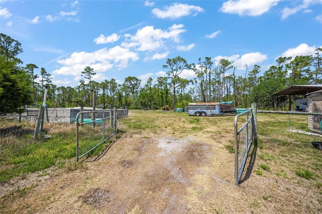 En Venta: $7,999,000 (13.83 acres)