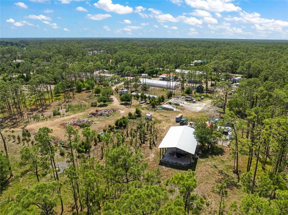 En Venta: $7,999,000 (13.83 acres)