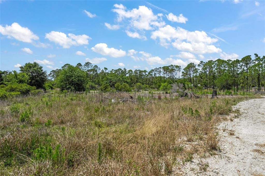 En Venta: $7,999,000 (13.83 acres)