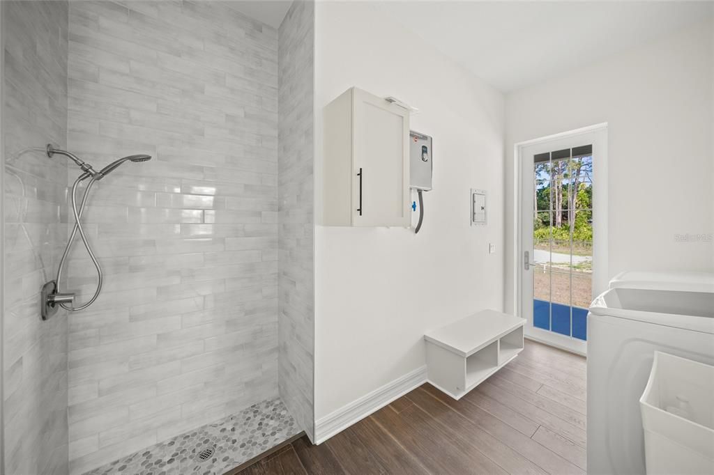 En Venta: $7,999,000 (13.83 acres)