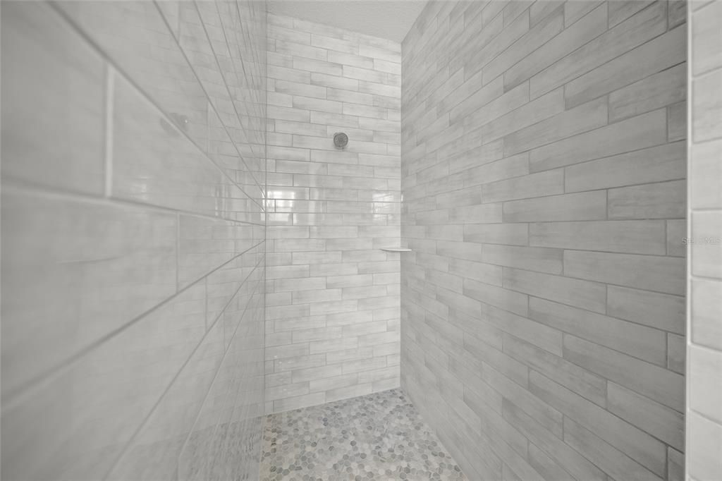 En Venta: $7,999,000 (13.83 acres)