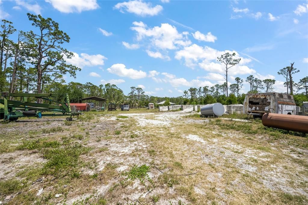 En Venta: $7,999,000 (13.83 acres)