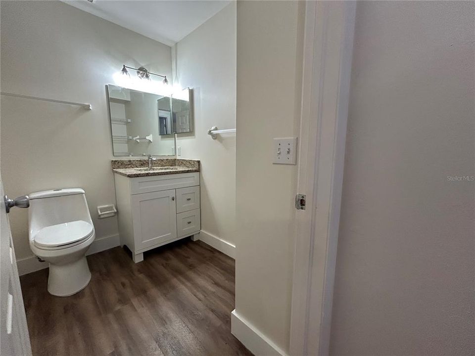 合同活跃: $1,450 (2 贝兹, 2 浴室, 1070 平方英尺)