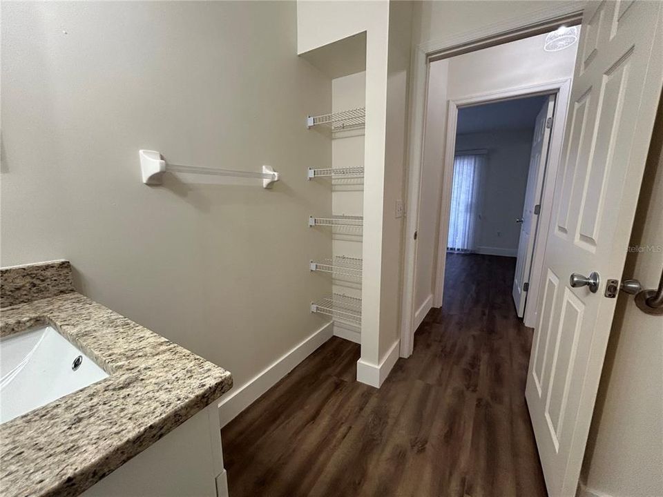 合同活跃: $1,450 (2 贝兹, 2 浴室, 1070 平方英尺)