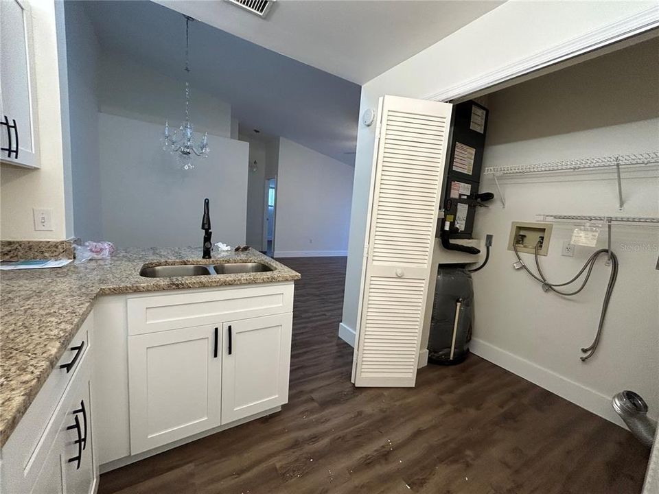 合同活跃: $1,450 (2 贝兹, 2 浴室, 1070 平方英尺)