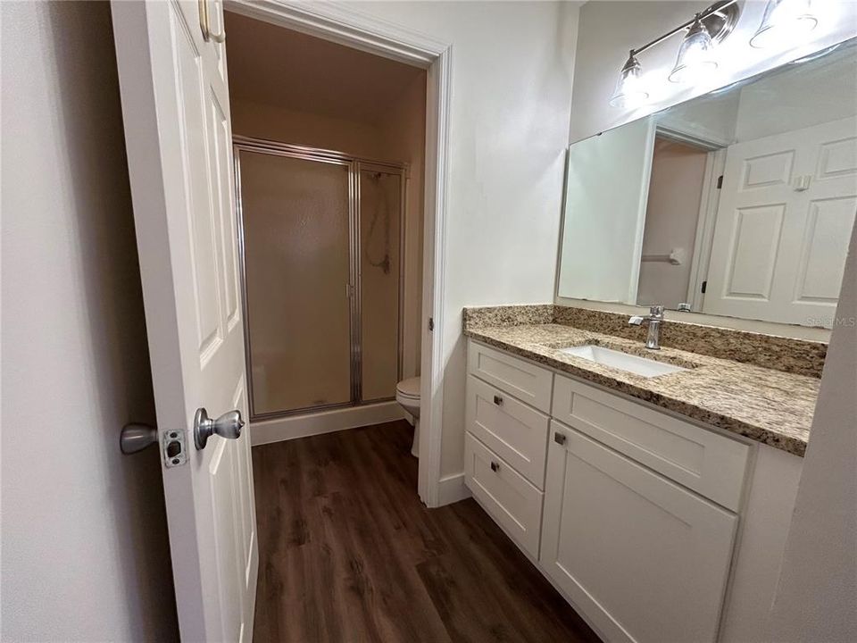 合同活跃: $1,450 (2 贝兹, 2 浴室, 1070 平方英尺)