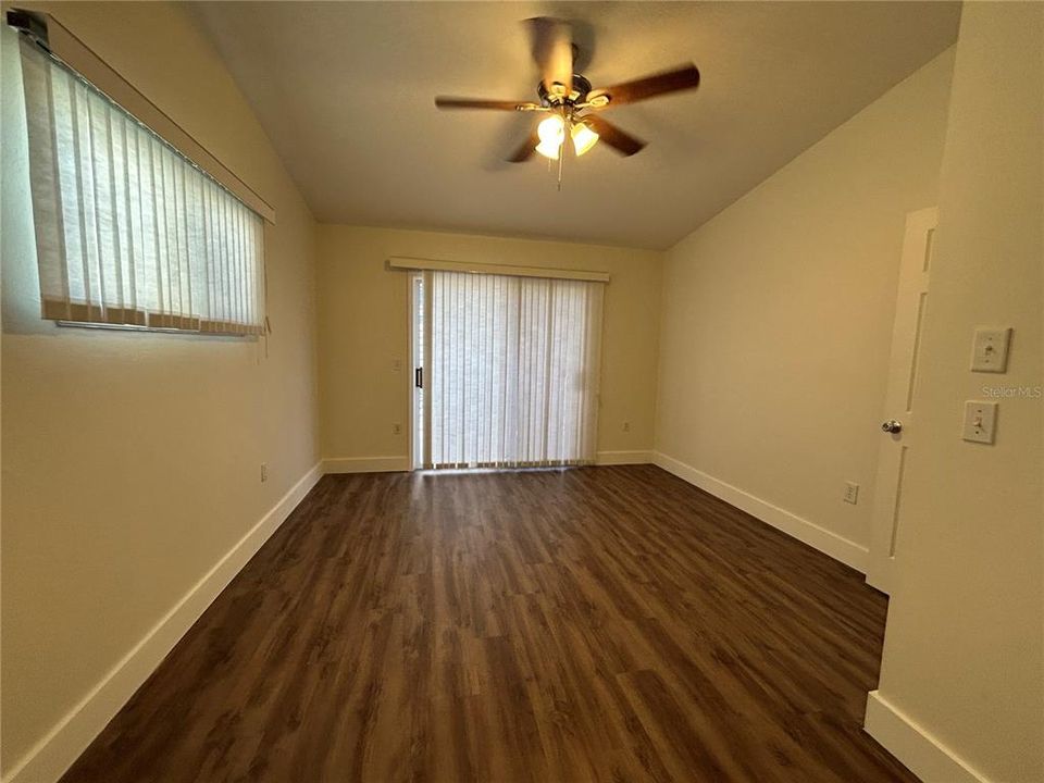 合同活跃: $1,450 (2 贝兹, 2 浴室, 1070 平方英尺)