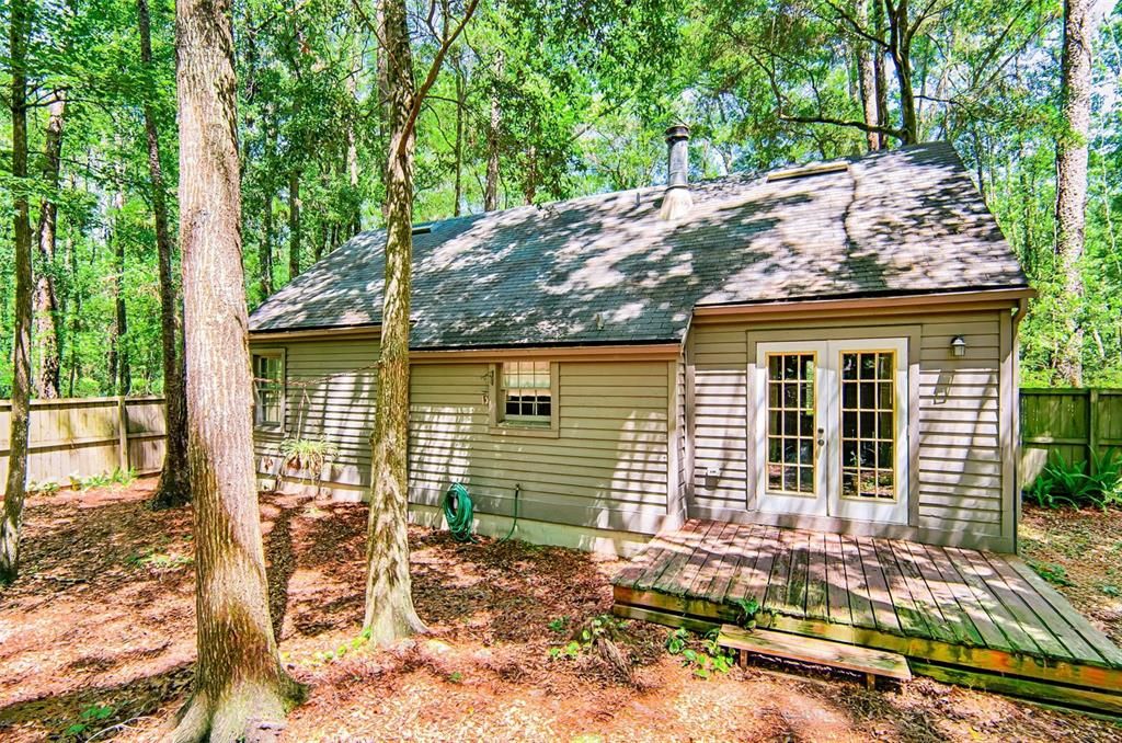 Active With Contract: $229,000 (2 beds, 1 baths, 986 Square Feet)