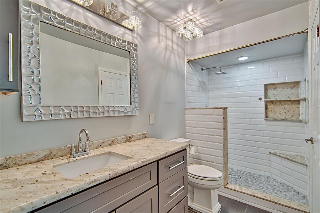 Active With Contract: $229,000 (2 beds, 1 baths, 986 Square Feet)