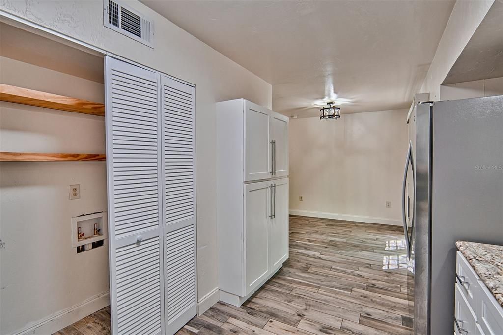 Active With Contract: $229,000 (2 beds, 1 baths, 986 Square Feet)