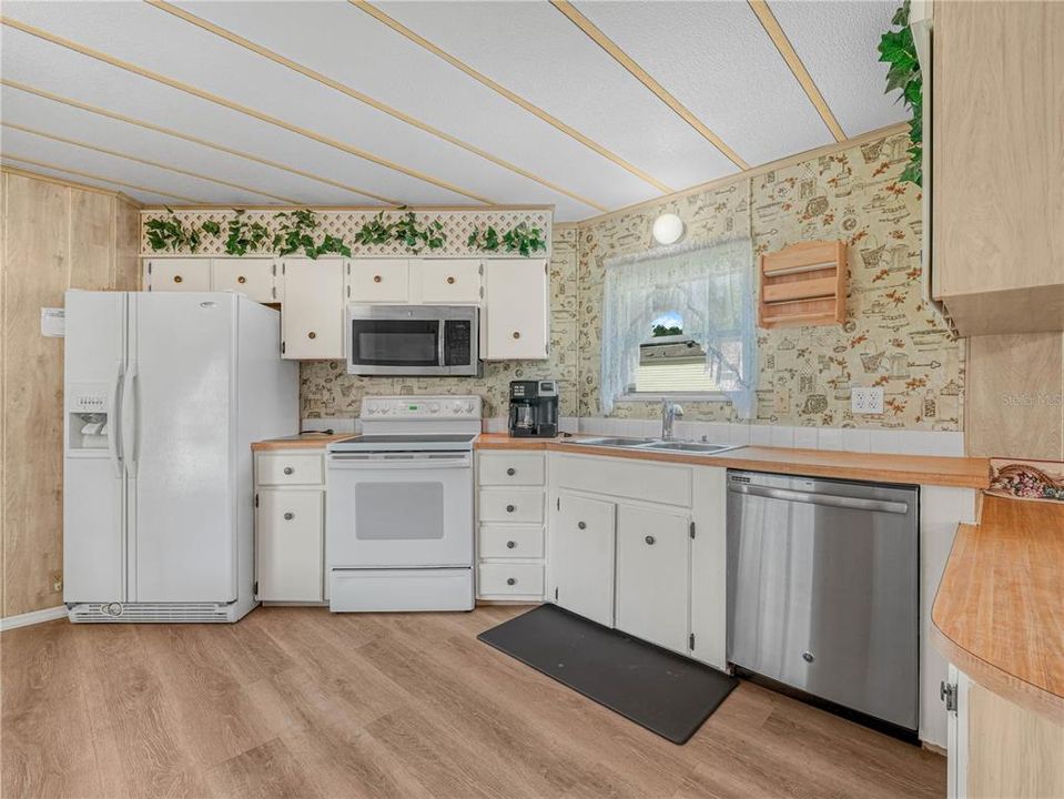 На продажу: $179,000 (2 спален, 2 ванн, 1092 Квадратных фут)