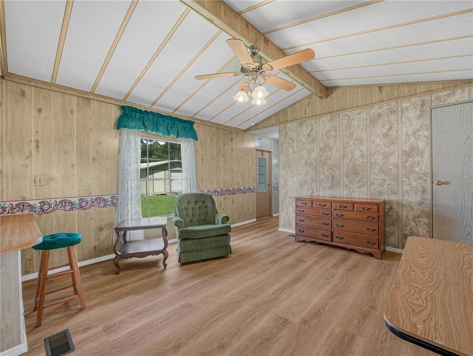 На продажу: $179,000 (2 спален, 2 ванн, 1092 Квадратных фут)