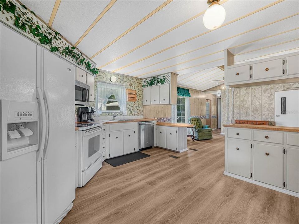 На продажу: $179,000 (2 спален, 2 ванн, 1092 Квадратных фут)