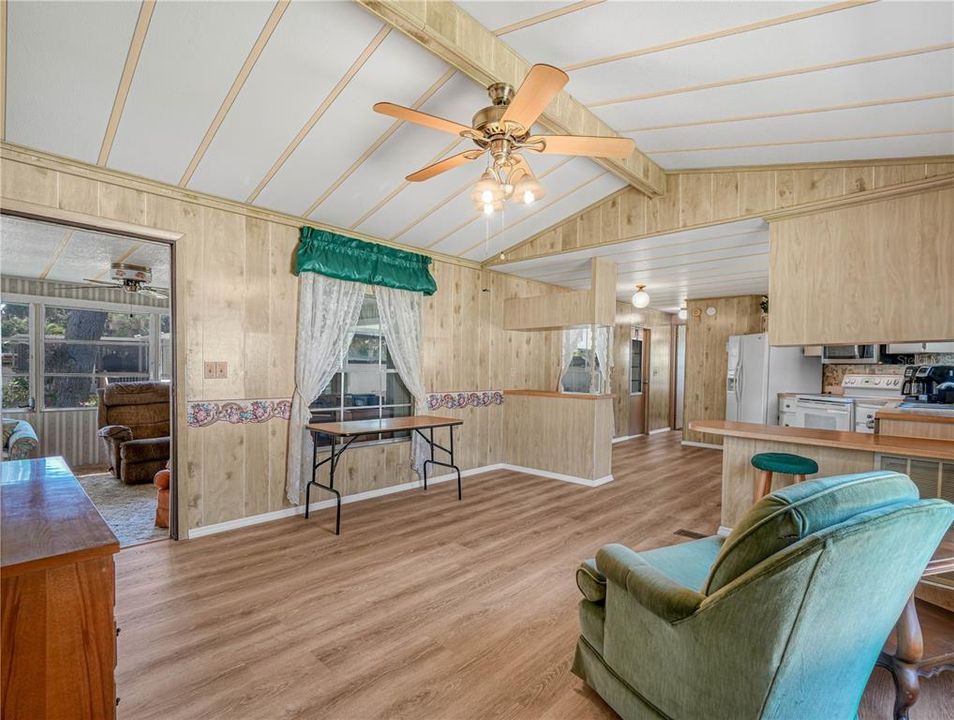 На продажу: $179,000 (2 спален, 2 ванн, 1092 Квадратных фут)