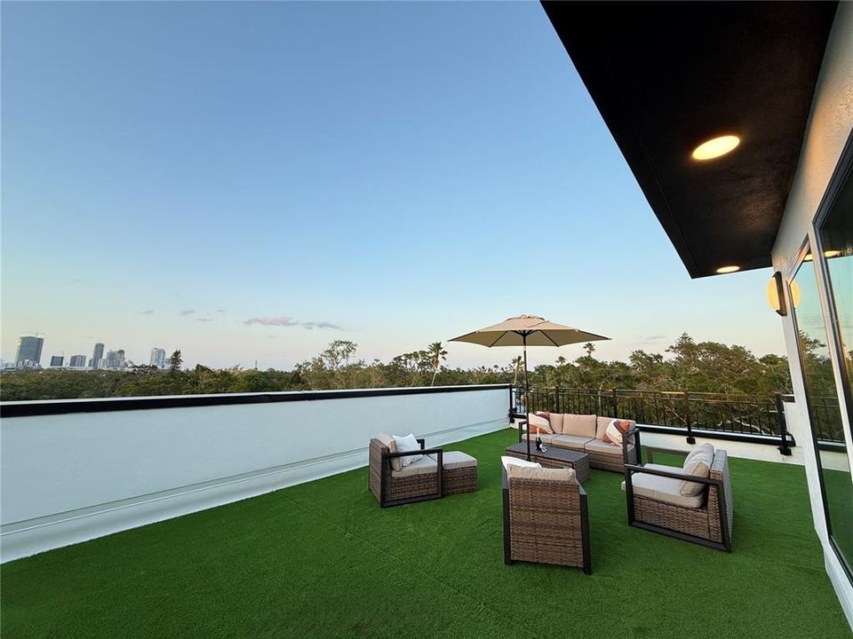 Recently Sold: $840,000 (3 beds, 3 baths, 2280 Square Feet)