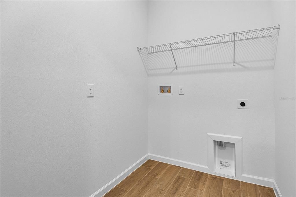 For Sale: $300,880 (3 beds, 2 baths, 1700 Square Feet)