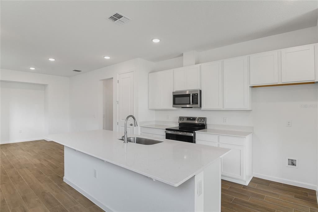 For Sale: $300,880 (3 beds, 2 baths, 1700 Square Feet)