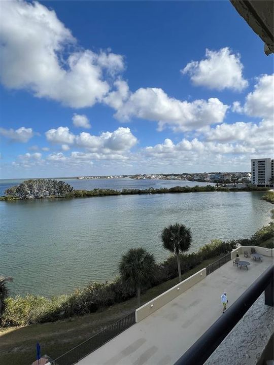 For Sale: $199,900 (1 beds, 1 baths, 733 Square Feet)