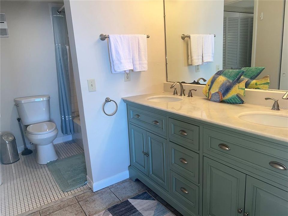 For Sale: $224,900 (1 beds, 1 baths, 733 Square Feet)