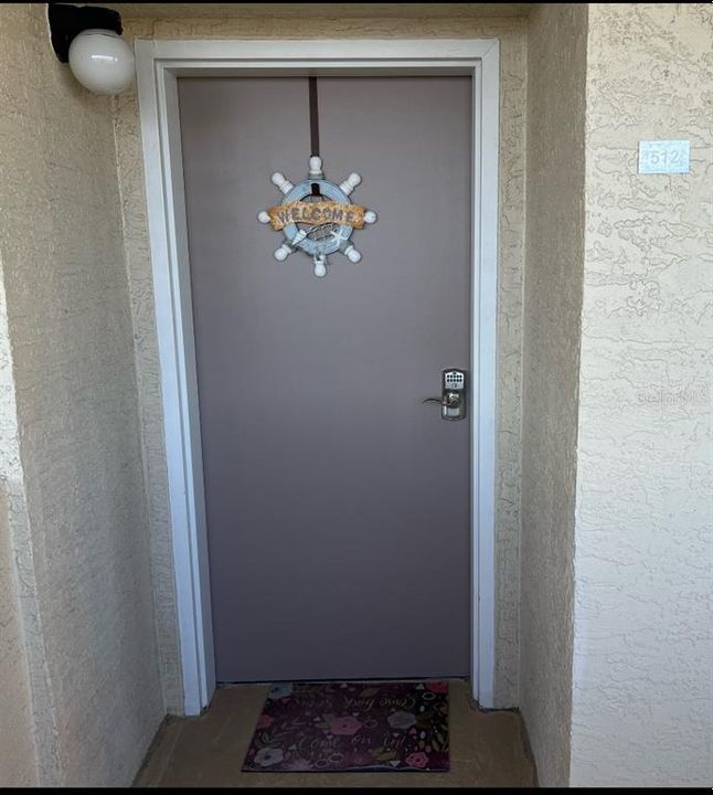 For Sale: $224,900 (1 beds, 1 baths, 733 Square Feet)