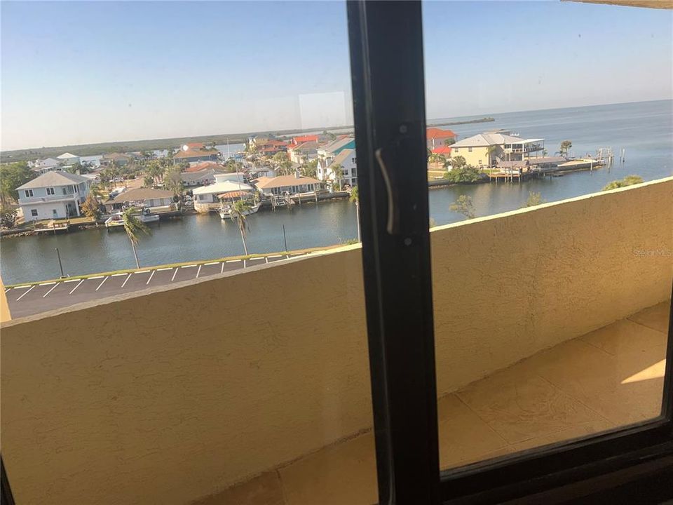 For Sale: $224,900 (1 beds, 1 baths, 733 Square Feet)