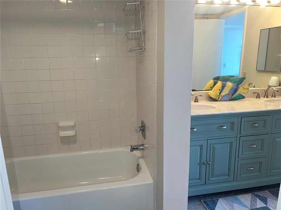 For Sale: $224,900 (1 beds, 1 baths, 733 Square Feet)