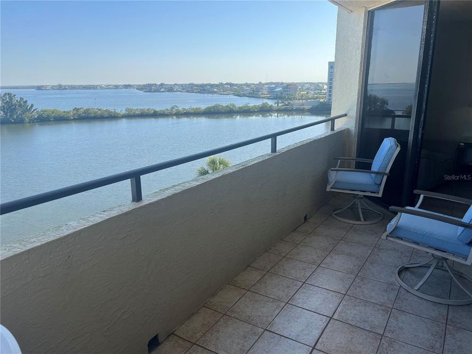 For Sale: $224,900 (1 beds, 1 baths, 733 Square Feet)