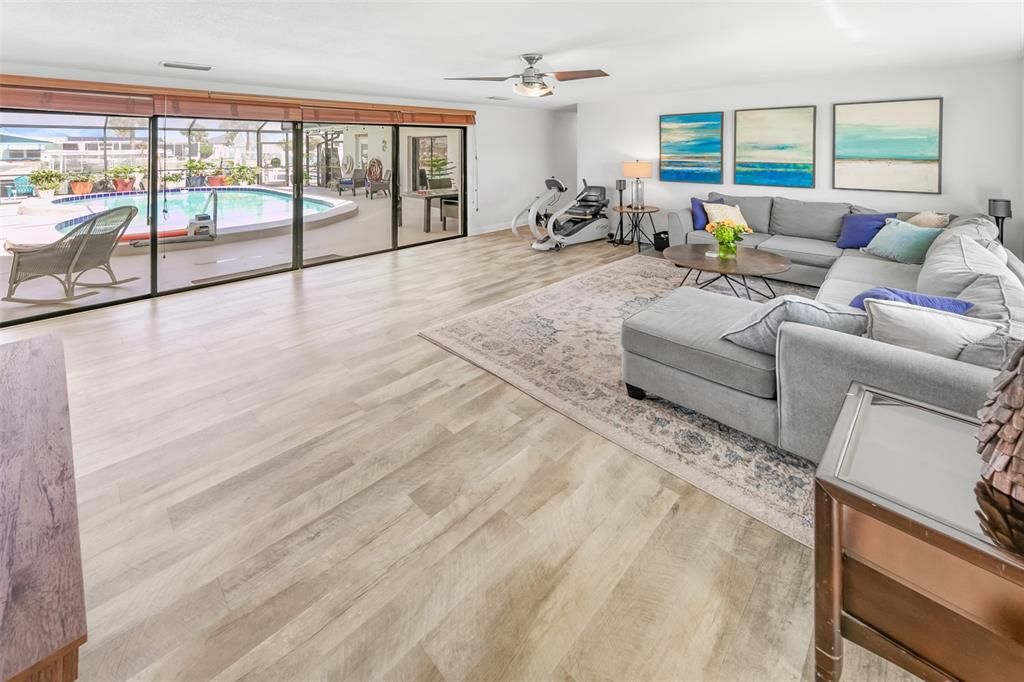 На продажу: $1,049,000 (3 спален, 2 ванн, 1906 Квадратных фут)