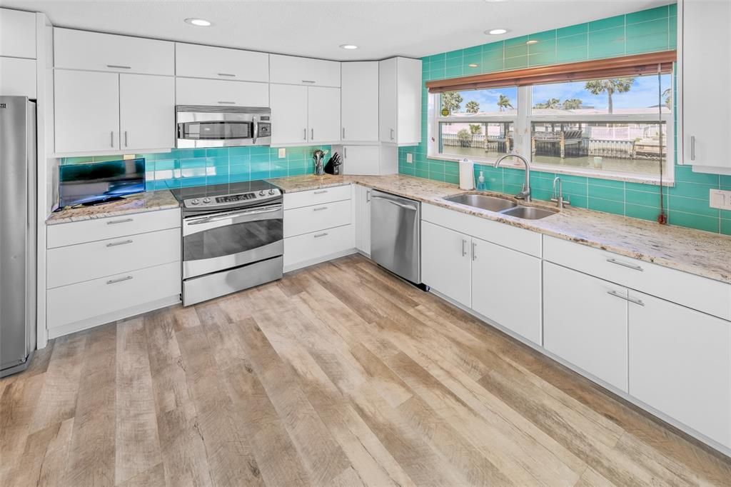 На продажу: $1,049,000 (3 спален, 2 ванн, 1906 Квадратных фут)