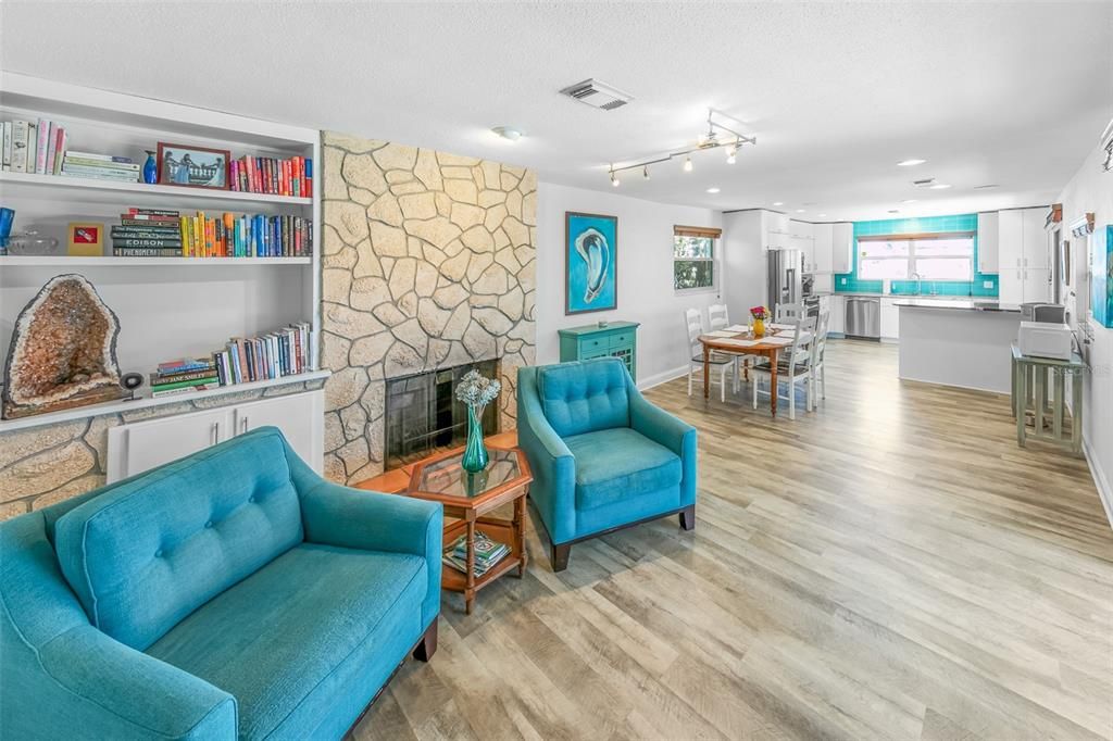 На продажу: $1,049,000 (3 спален, 2 ванн, 1906 Квадратных фут)