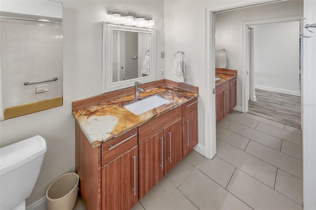 На продажу: $1,049,000 (3 спален, 2 ванн, 1906 Квадратных фут)