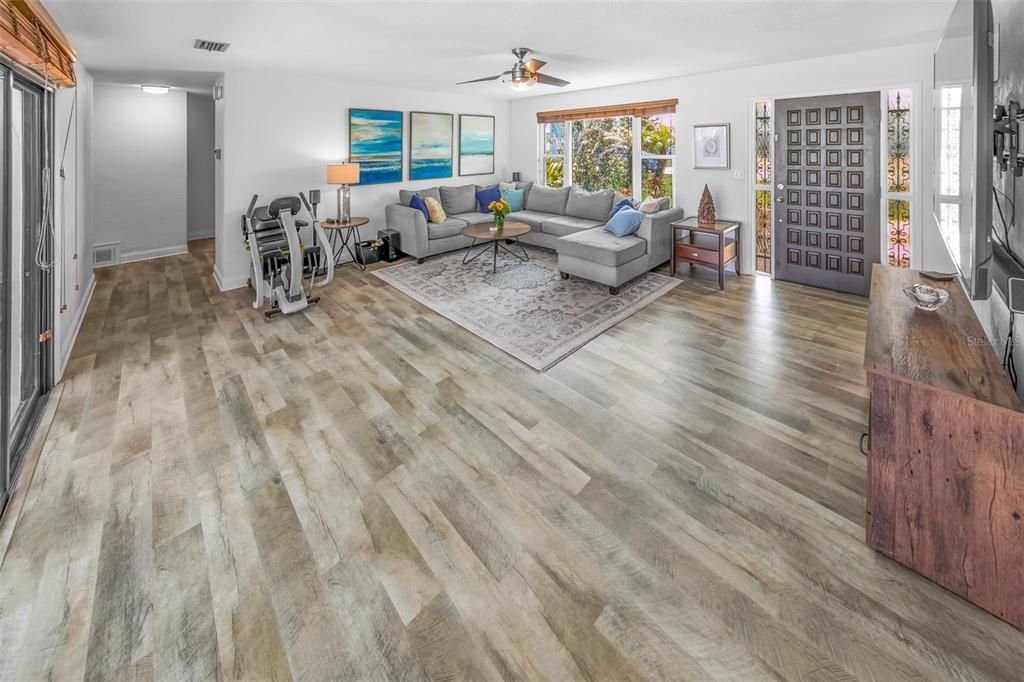 На продажу: $1,049,000 (3 спален, 2 ванн, 1906 Квадратных фут)