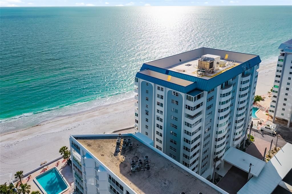 Active With Contract: $1,400,000 (2 beds, 2 baths, 1364 Square Feet)