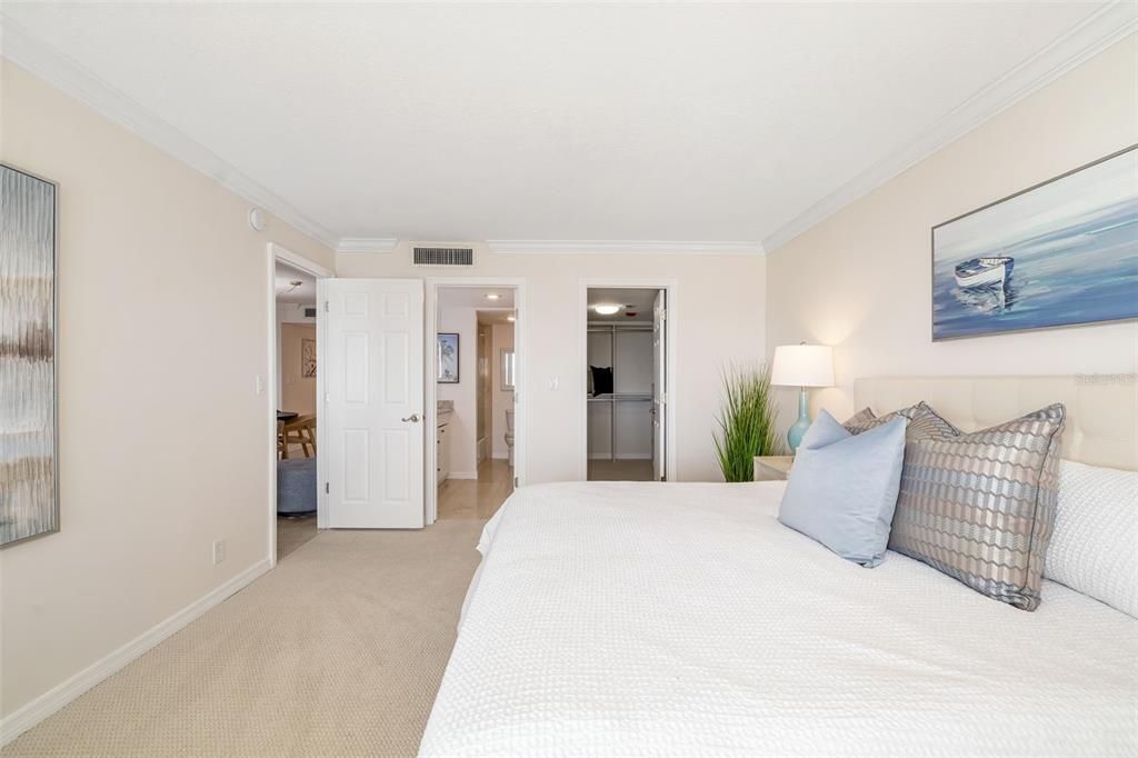 Active With Contract: $1,400,000 (2 beds, 2 baths, 1364 Square Feet)