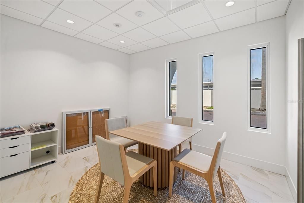 Active With Contract: $1,400,000 (2 beds, 2 baths, 1364 Square Feet)