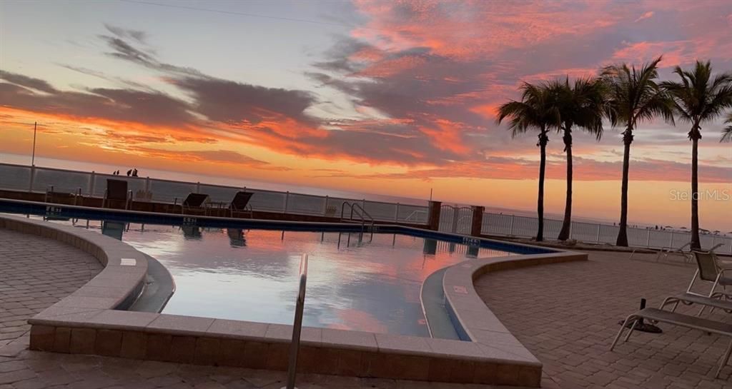 Active With Contract: $1,400,000 (2 beds, 2 baths, 1364 Square Feet)