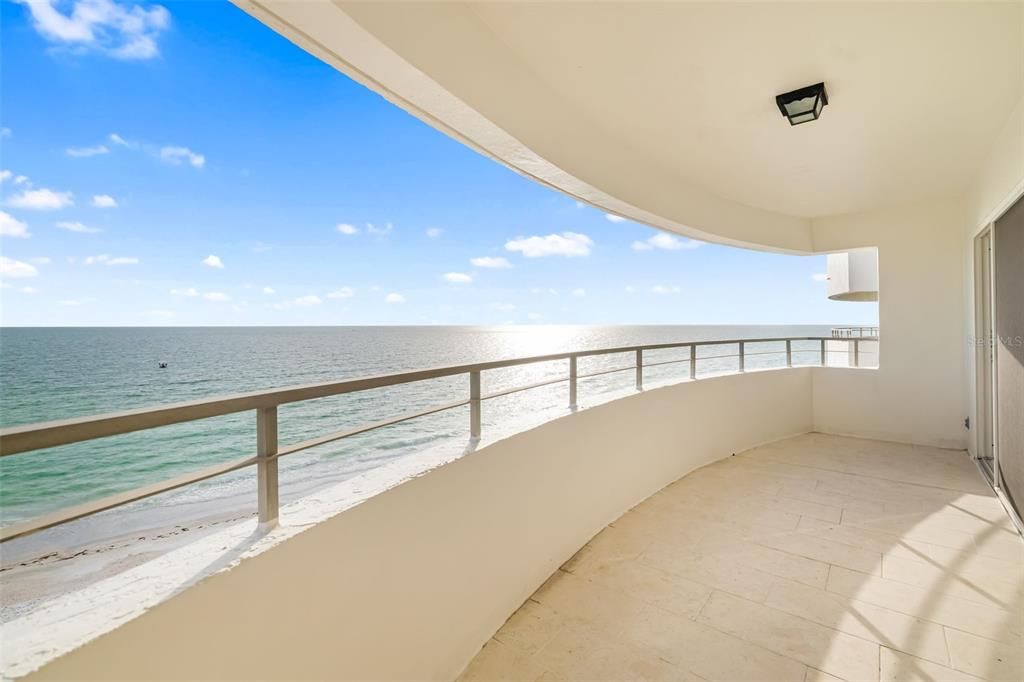 Active With Contract: $1,400,000 (2 beds, 2 baths, 1364 Square Feet)