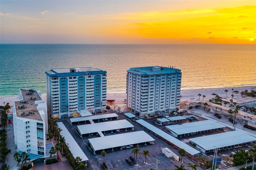 Active With Contract: $1,400,000 (2 beds, 2 baths, 1364 Square Feet)