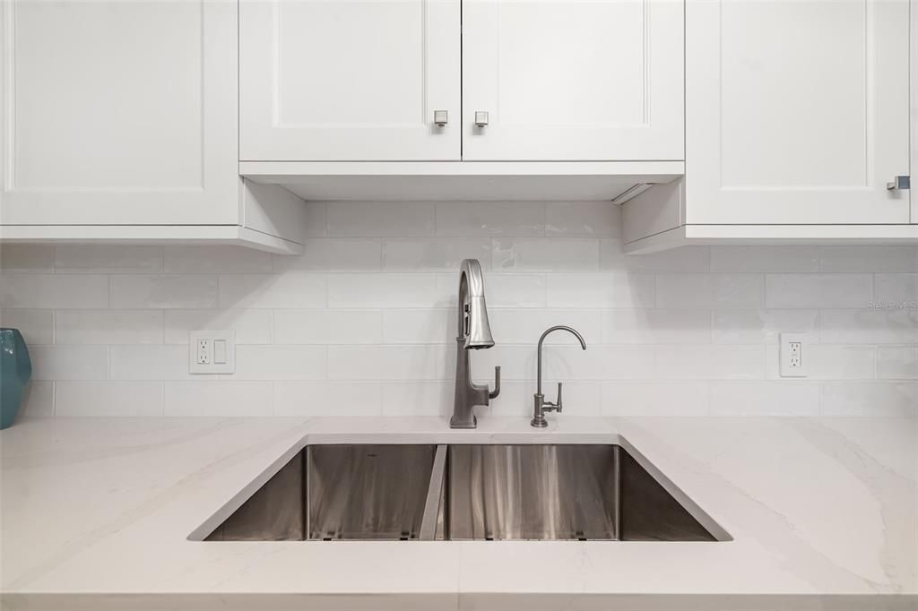 Active With Contract: $1,400,000 (2 beds, 2 baths, 1364 Square Feet)