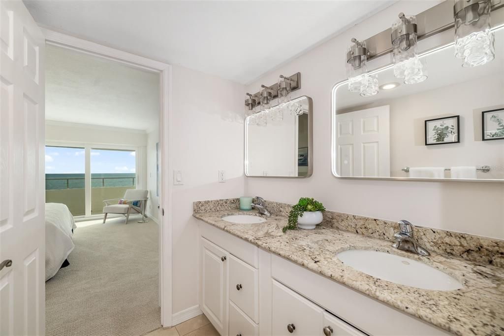 Active With Contract: $1,400,000 (2 beds, 2 baths, 1364 Square Feet)