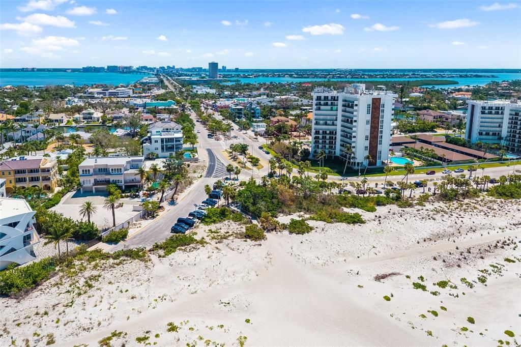 Active With Contract: $1,400,000 (2 beds, 2 baths, 1364 Square Feet)