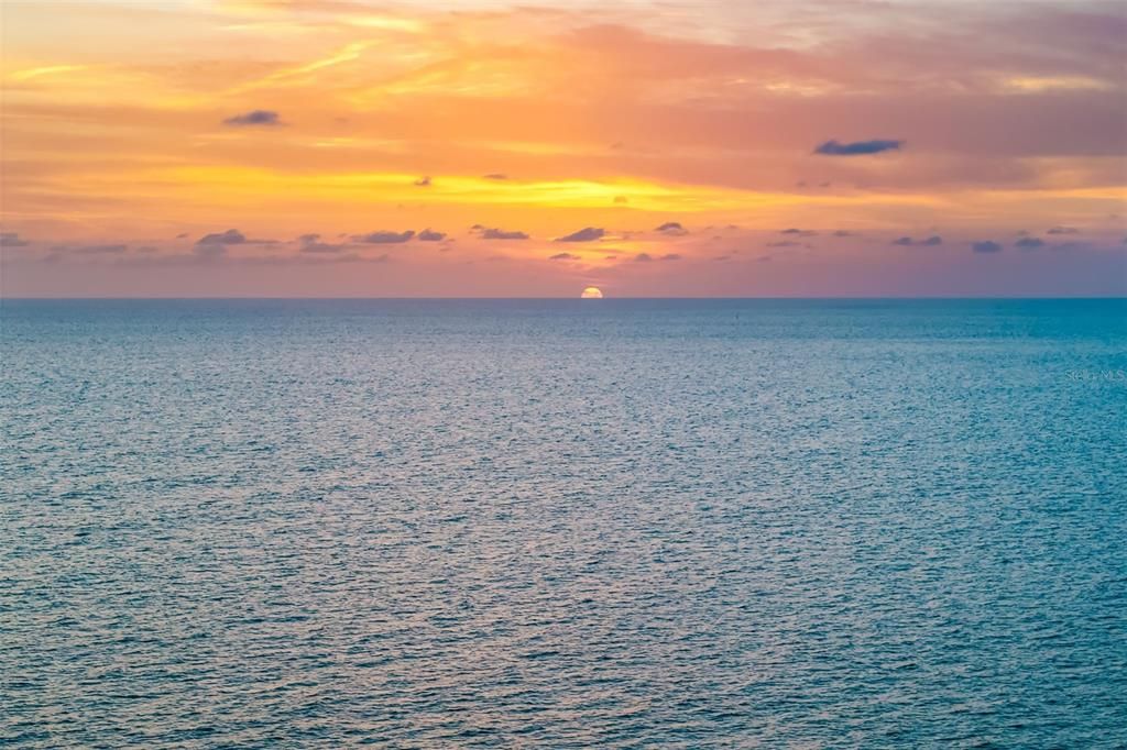 Active With Contract: $1,400,000 (2 beds, 2 baths, 1364 Square Feet)