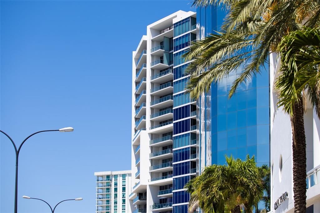 Active With Contract: $1,400,000 (2 beds, 2 baths, 1364 Square Feet)