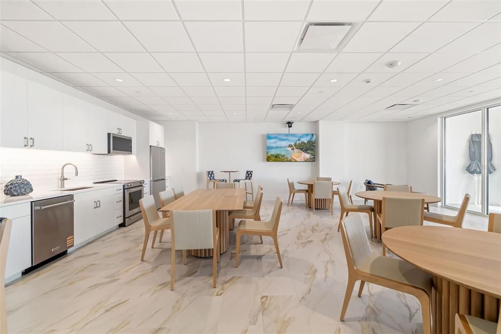 Active With Contract: $1,400,000 (2 beds, 2 baths, 1364 Square Feet)