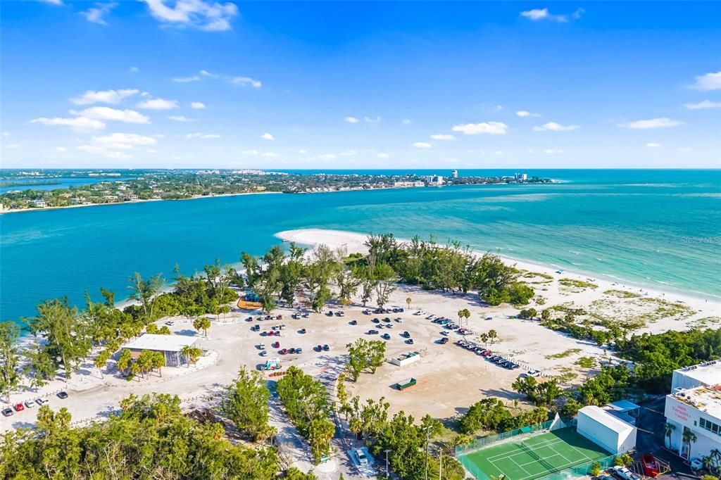 Active With Contract: $1,400,000 (2 beds, 2 baths, 1364 Square Feet)