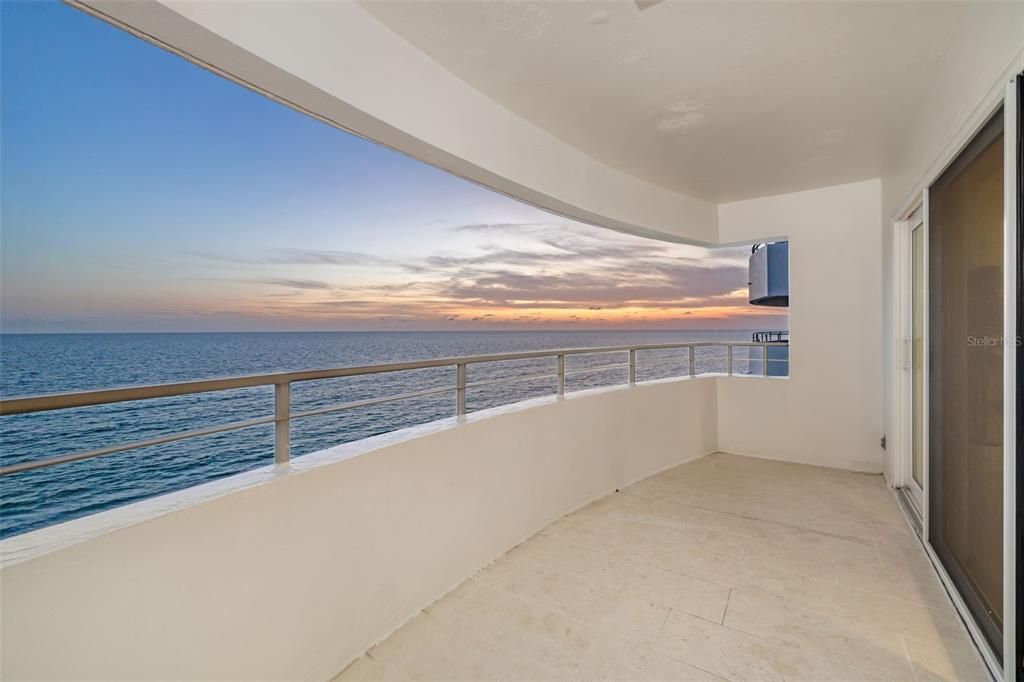 Active With Contract: $1,400,000 (2 beds, 2 baths, 1364 Square Feet)