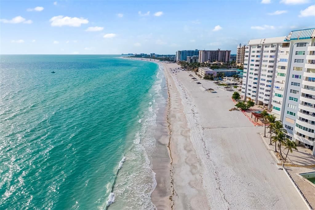 Active With Contract: $1,400,000 (2 beds, 2 baths, 1364 Square Feet)