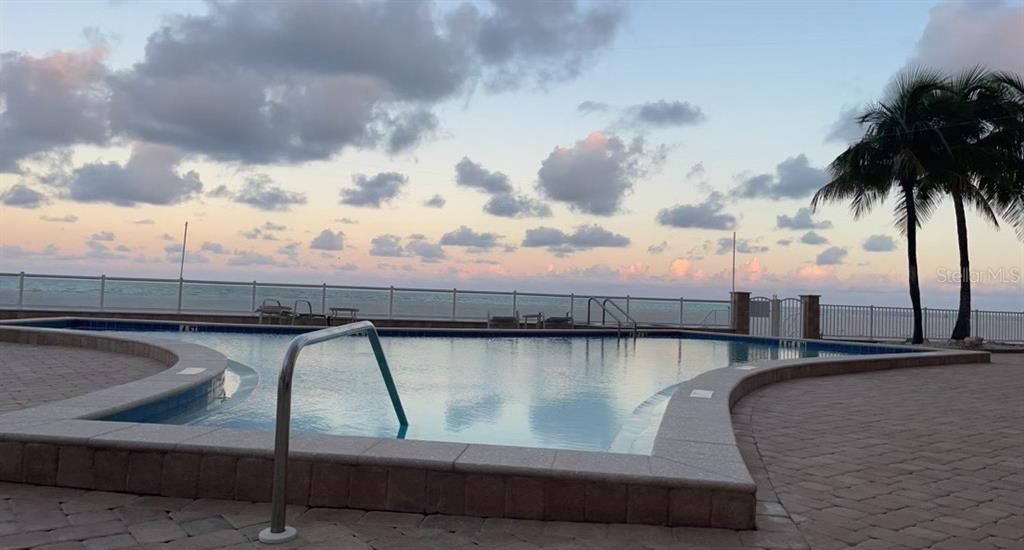 Active With Contract: $1,400,000 (2 beds, 2 baths, 1364 Square Feet)