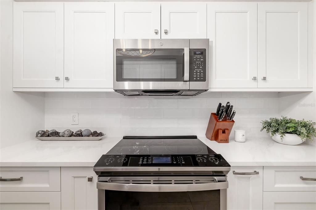 Active With Contract: $1,400,000 (2 beds, 2 baths, 1364 Square Feet)